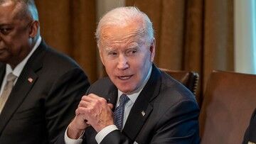 Wojna w Ukrainie. Joe Biden: broń dla Ukrainy napływa każdego dnia