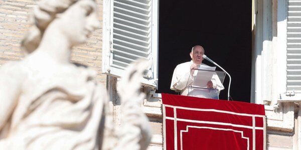 Watykan: Bliscy współpracownicy papieża zakażeni koronawirusem