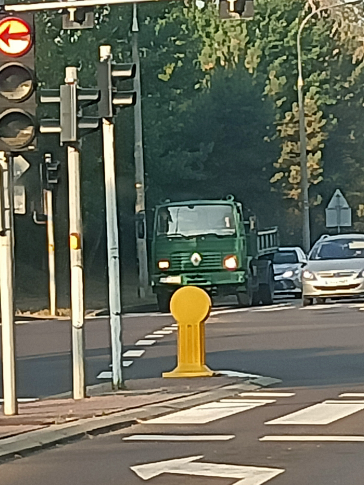 db9bdeff-c523-412d-b756-3819bbaca2f4