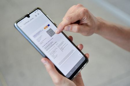 Włoska policja: Tysiące chętnych na podrabiane certyfikaty
