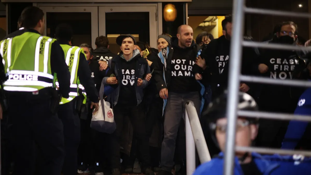 Dom Reprezentantów ewakuowany z powodu protestów ekstremistów w sprawie Izraela