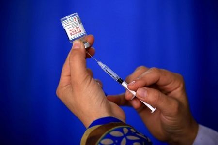 Większość Polaków nie chce płacić za trzecią dawkę