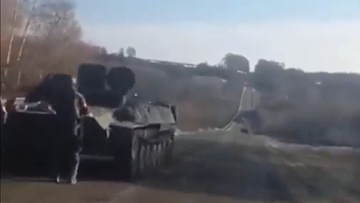 Wojna Rosja-Ukraina. Rosyjskim żołnierzom zabrakło paliwa. "Odholować was do Rosji?"