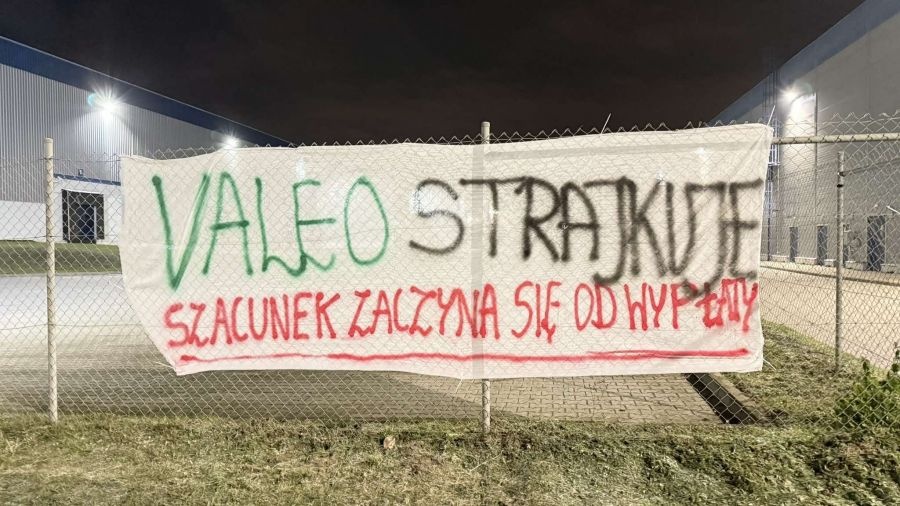 Kilkuset pracowników strajkuje przed małopolskim Valeo. Do protestów dołączy także Górny Śląsk