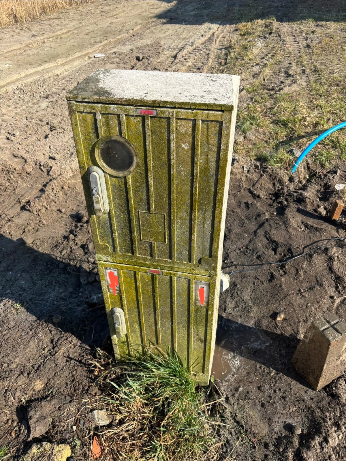 f0423a3f-922a-4bd8-a2ee-8bce946cc2b9