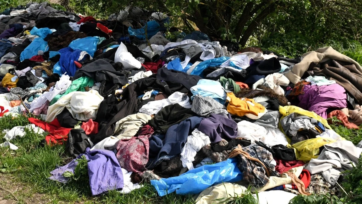 Ubrania zamiast do recyklingu, trafiają do pieca