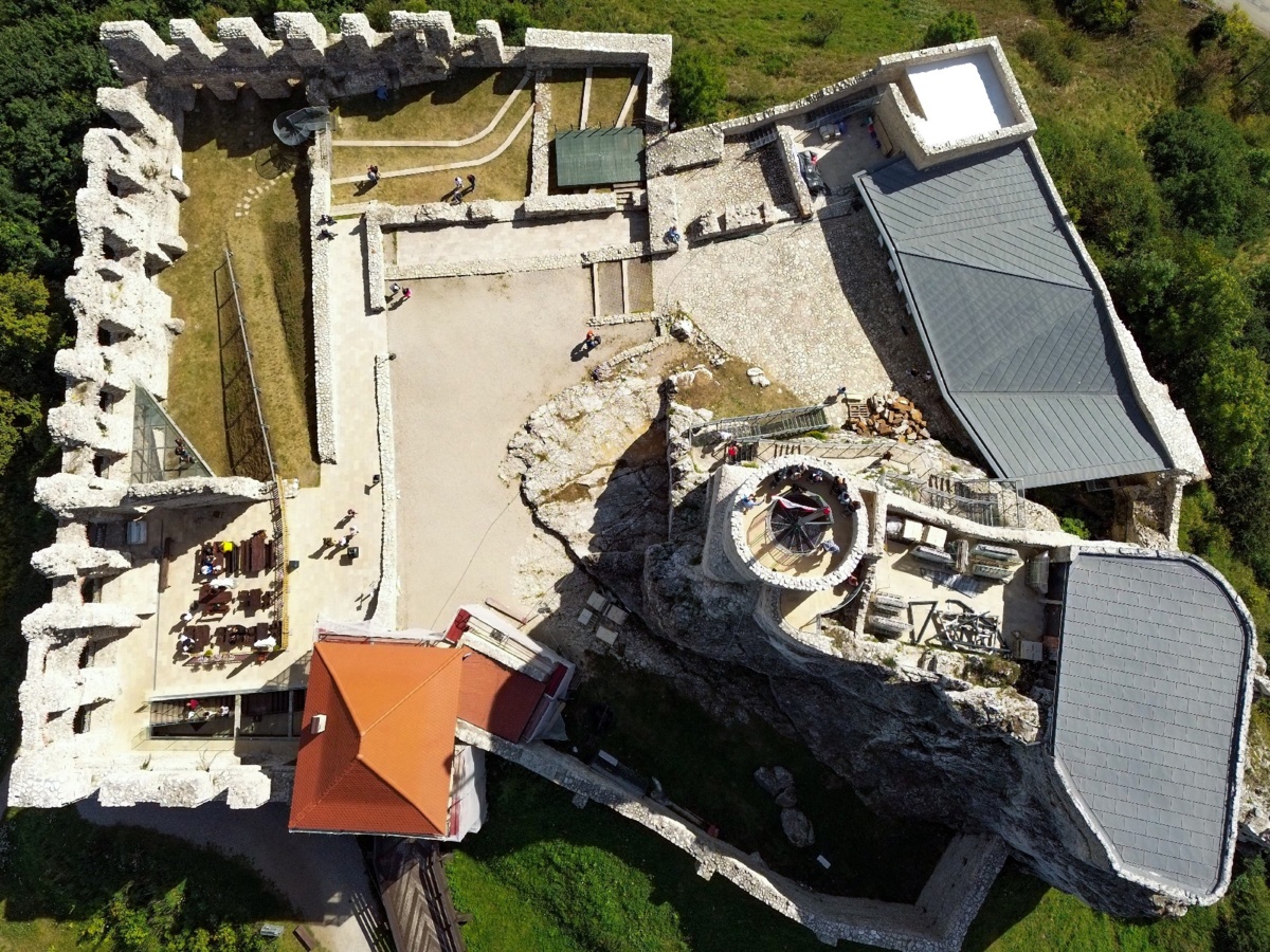 4b0dcea7-d73f-46e2-b545-8f6ca80b7283