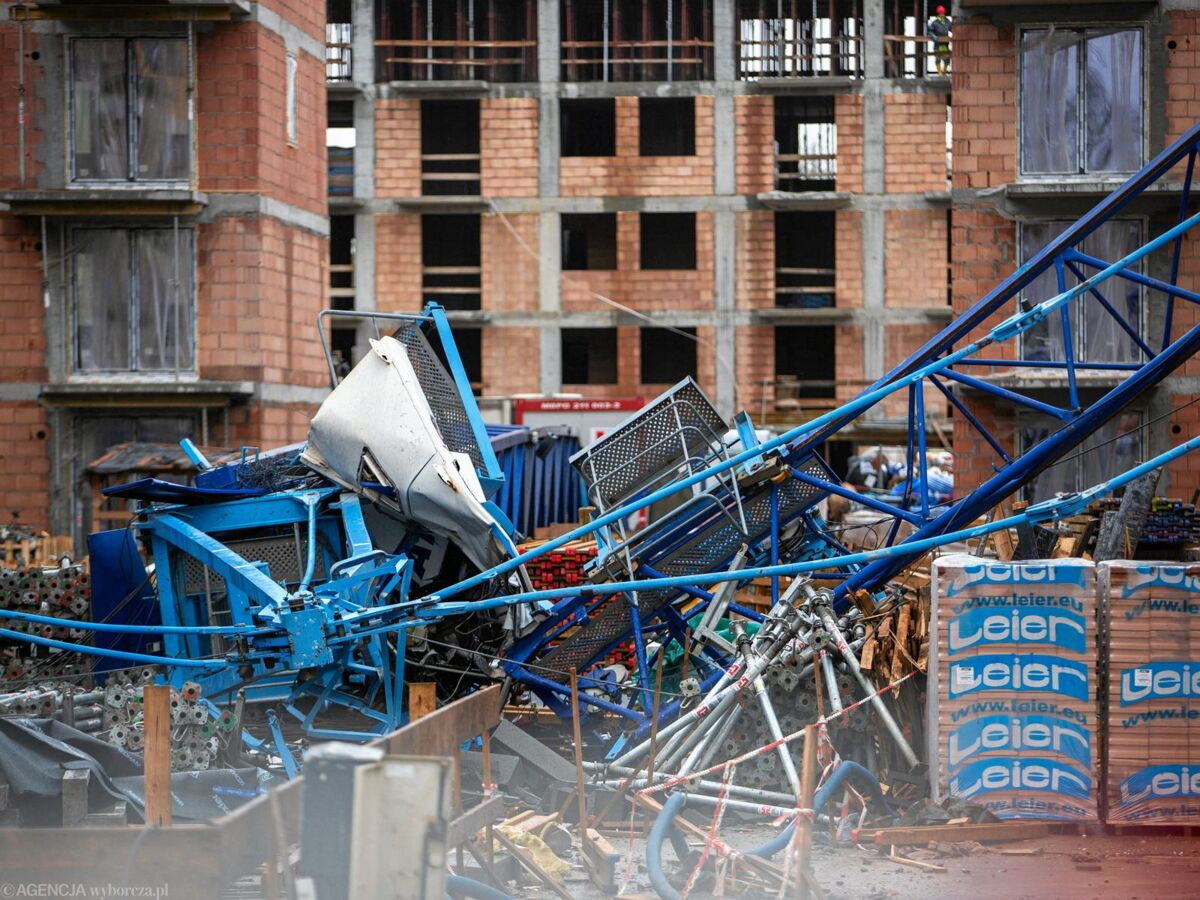 Straż podsumowała czwartkowe wichury. Trzy ofiary śmiertelne i tysiące uszkodzonych budynków