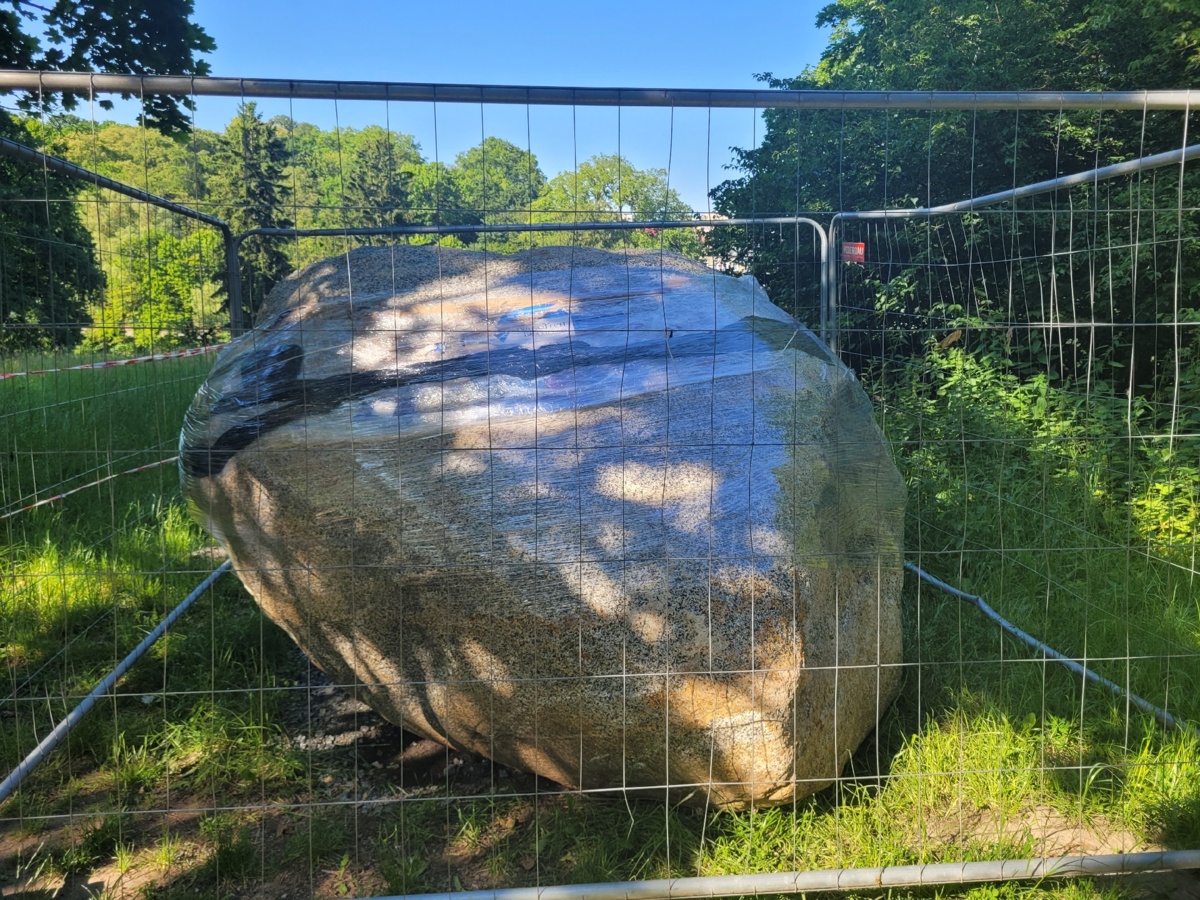 e86b0aac-a373-4246-81b4-f7b77f061fac