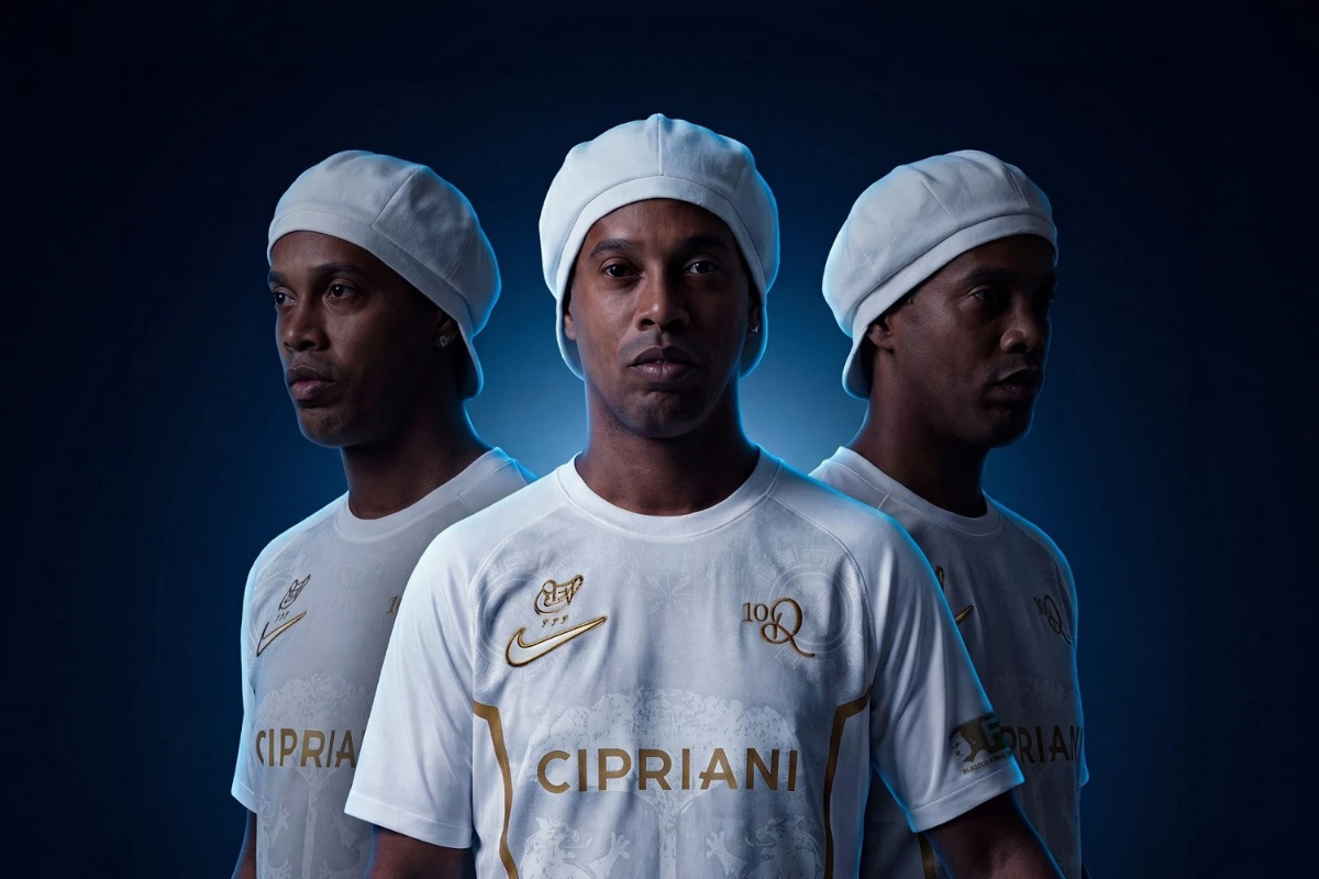 Ronaldinho wraca po 11 latach do klubowej piłki