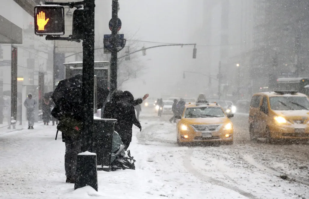 Świat  Burza zimowa nad USA. Stan wyjątkowy w Nowym Jorku, aktywowano Gwardię Narodową