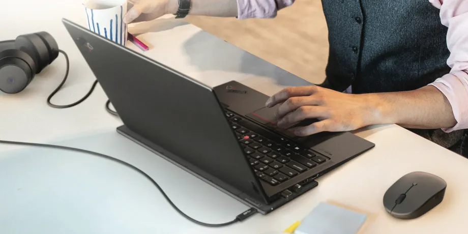 Lenovo zaprezentowało "bezprzewodową" ładowarkę do laptopa