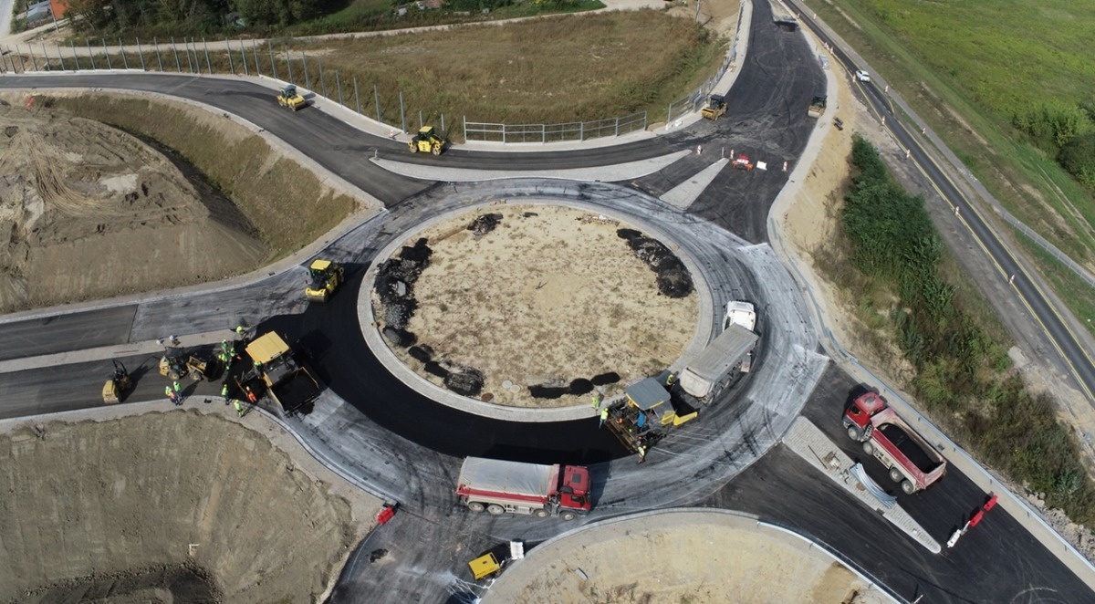 bf5f9d8a-77ed-484b-9f52-9bf60aa83700