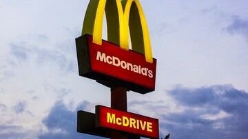 USA. Policyjny pościg za skradzionym autem zakończył się na... McDrive