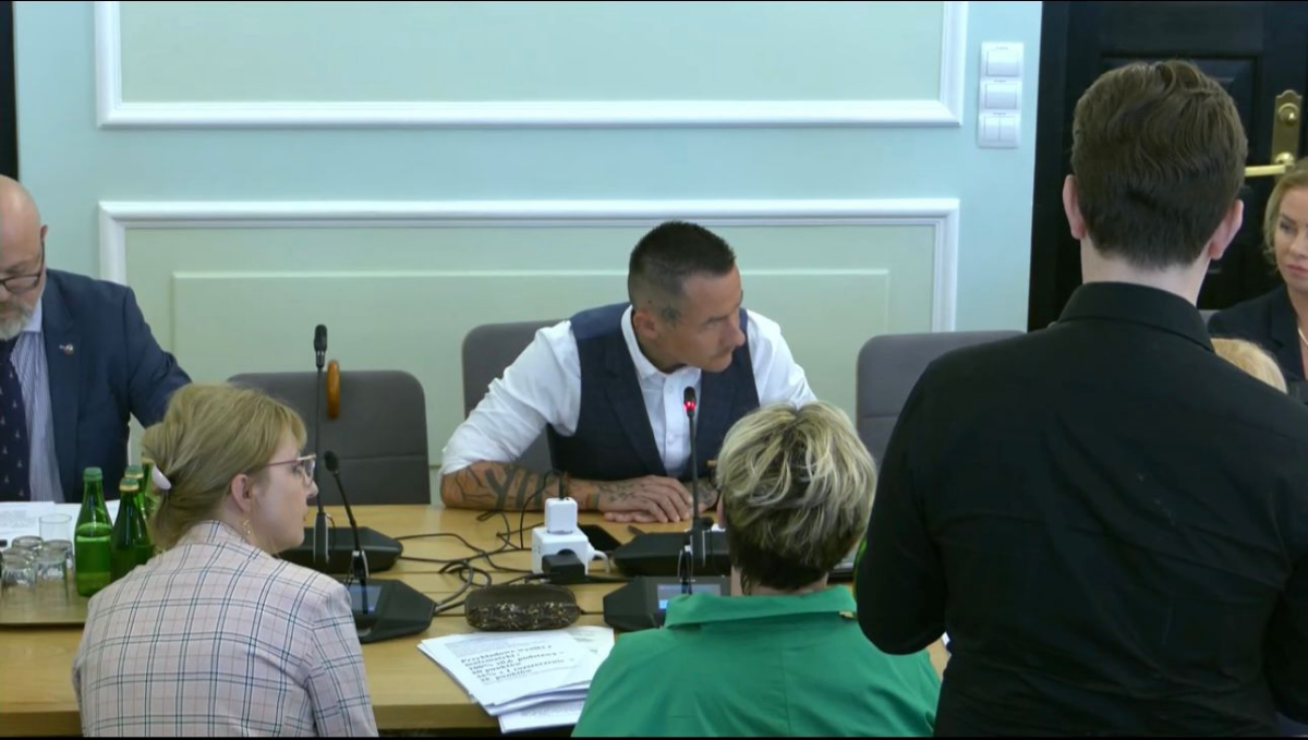 aeb82b59-9100-4846-be72-6bfe568311e6