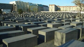 Niemcy. Skandal w Berlinie. Funkcjonariusze robili pompki na pomniku ofiar Holokaustu
