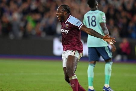 West Ham na czele Premier League. "Lisy" rozbite