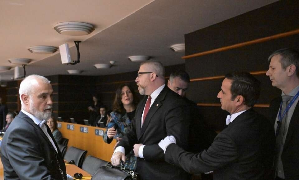 16dd9702-3c44-4dc5-9324-8aca2a6e3ce3