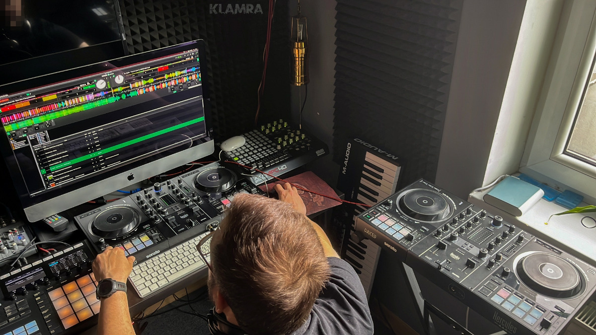 69f78e3b-f342-43ef-b796-c58bf907d108