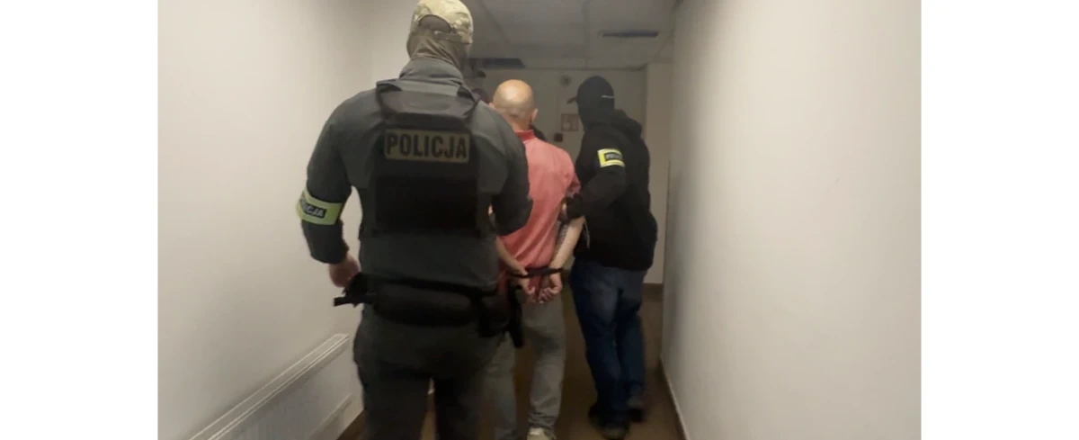 Gang zajmujący się handlem ludźmi rozbity. Dwie osoby aresztowane, 12 deportowanych