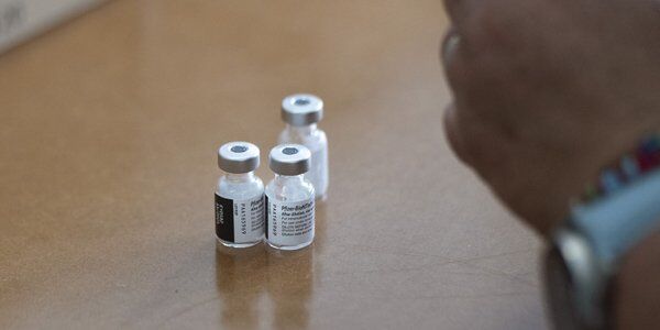 RPA: Dwie dawki szczepionki chronią w 33 proc. przed zakażeniem Omikronem