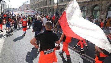 Protest medyków w Warszawie. Morawiecki: rząd proponuje więcej niż chcieli