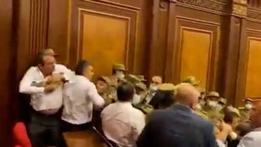 Bójka w parlamencie Armenii. W ruch poszły krzesła