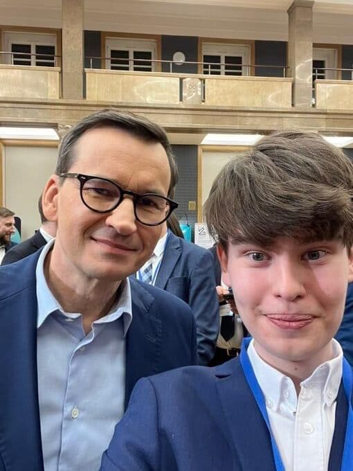 62b9eea7-7b38-489a-81fb-25cc5191007f