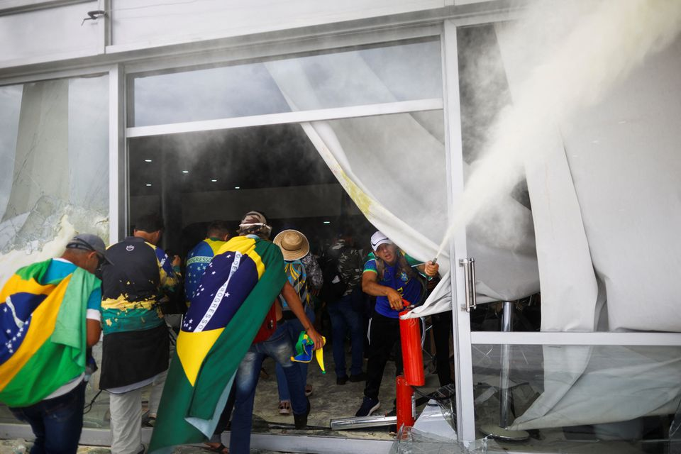 Brazylia: Zwolennicy byłego prezydenta Bolsonaro wtargnęli do pałacu prezydenckiego, Kongresu oraz siedziby Sądu Najwyższego