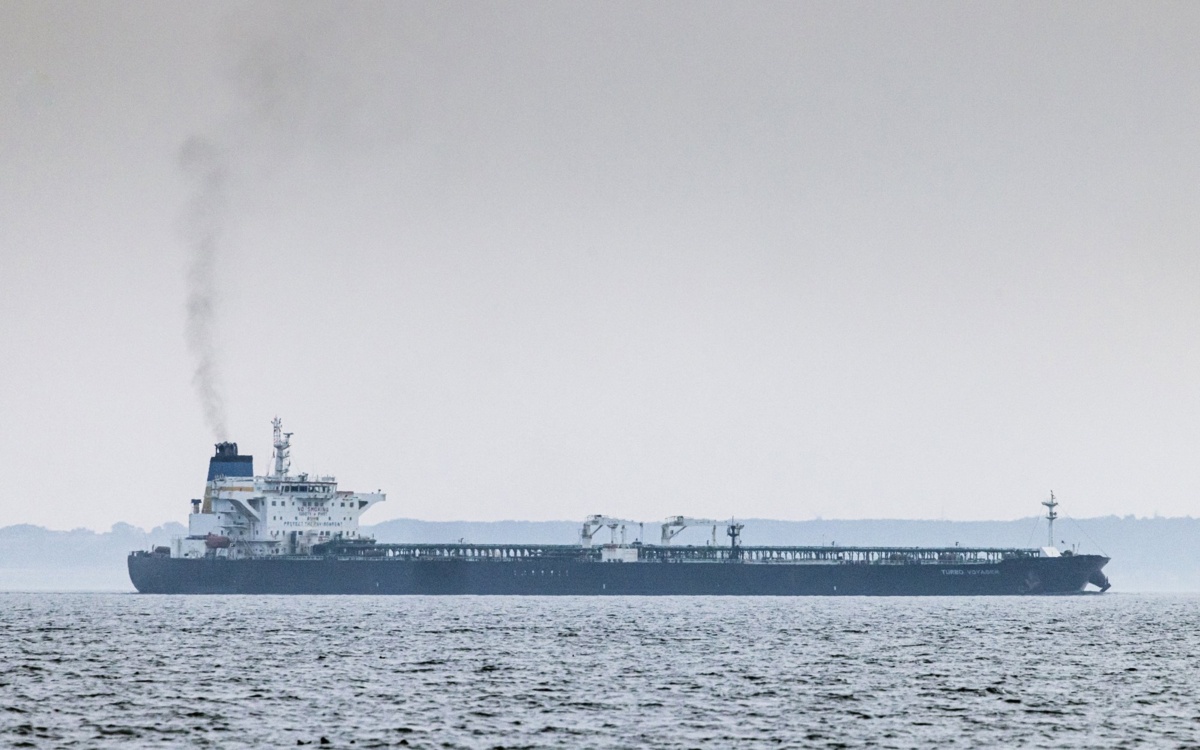 Pływający złom floty cieni trafia na złom