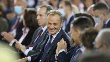 Sondaż: spadek notowań Donalda Tuska. Rośnie zaufanie do prezydenta i premiera
