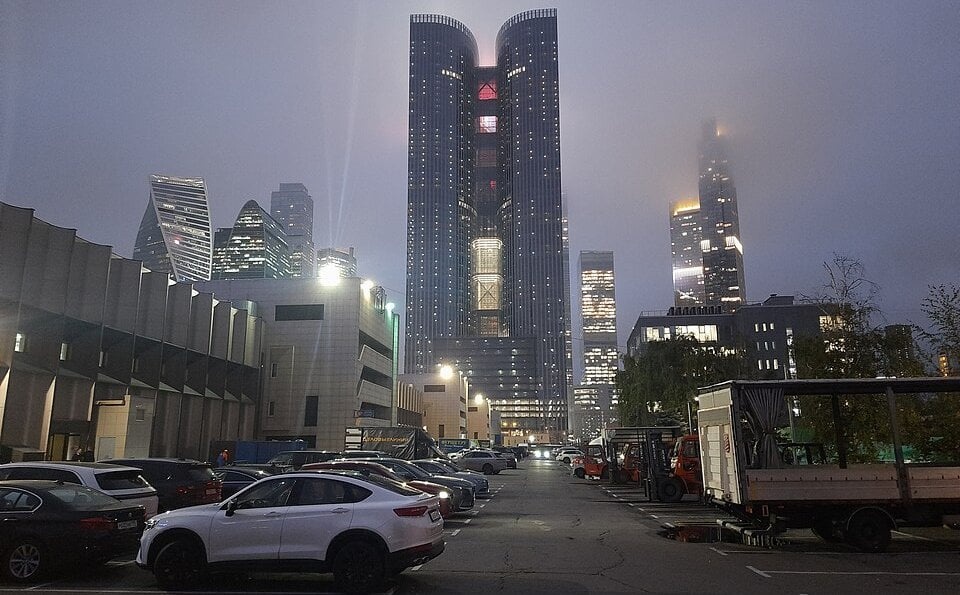 Flagowy drapacz chmur Moskwy wystawiony na sprzedaż. Rosyjska kolej bankrutuje