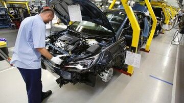 Opel Astra. W grudniu koniec produkcji modelu w Gliwicach. Będą powstawać inne modele