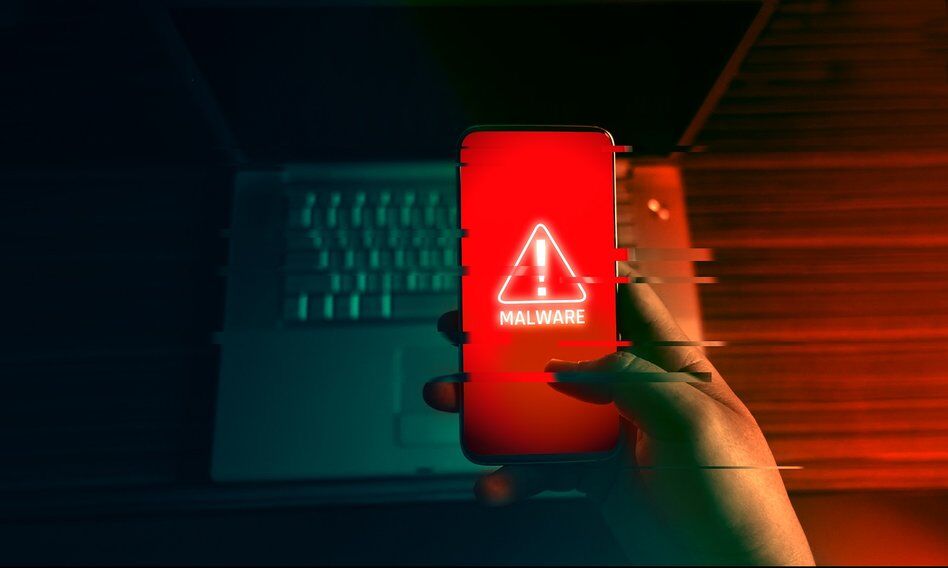 Oszuści podszywają się pod InPost. "Wysyłają SMS-y na losowe numery telefonów"