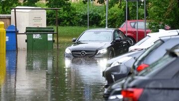 Alerty IMGW. Możliwe podtopienia i burze z gradem