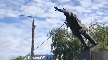 Wojna w Ukrainie. W Charkowie z cokołu zrzucono posąg Aleksandra Newskiego