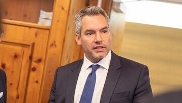 Kanclerz Austrii Karl Nehammer zakażony koronawirusem