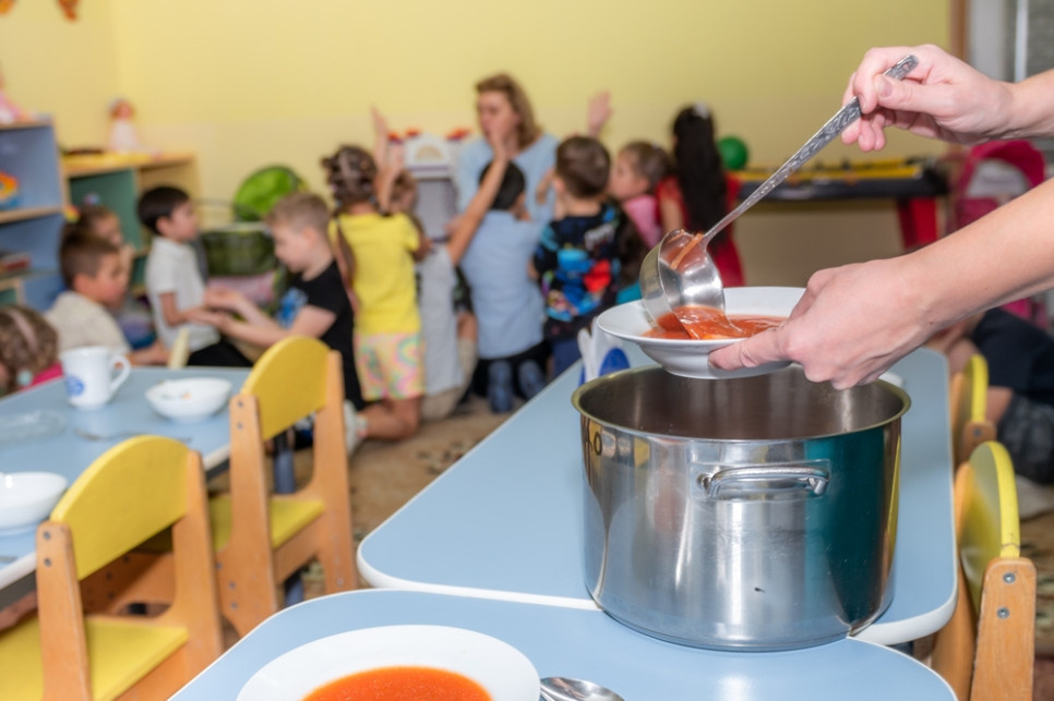 Naleśniki z twarogiem i brzoskwiniami był przyczyna zatrucia salmonellą przedszkolków z Małopolski
