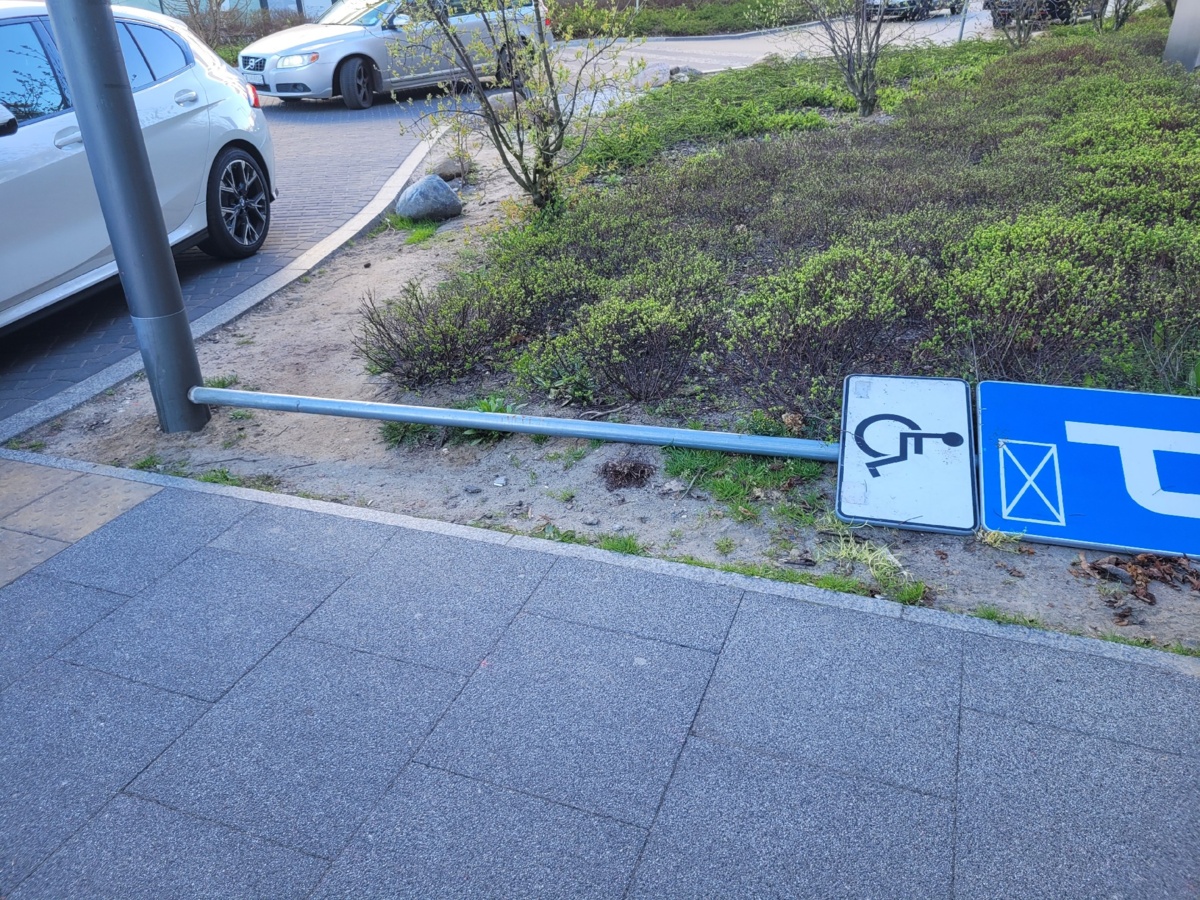 30b04b46-3f8c-4855-a21c-aac5b8325712