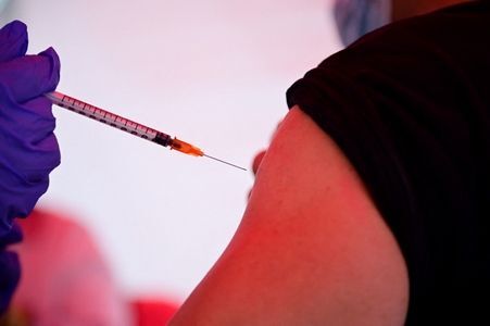 Niemcy przygotowują się na 2022 r. Kupują 200 mln dawek