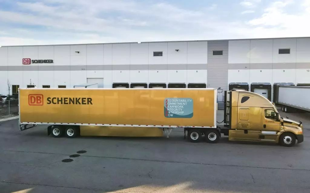 Po 52 latach Amerykanie chcą cięższych ciężarówek z trzyosiowymi naczepami