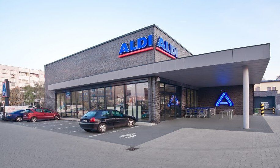 Wysokie opłaty na parkinach Aldi i Biedronki i odmowy reklamacji. Jest decyzja UOKiK
