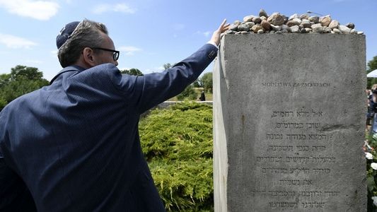 Plecami do rocznicy zbrodni w Jedwabnem