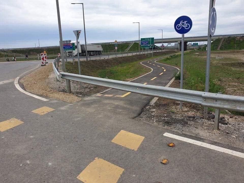 de977341-a2ad-4e2e-99c8-908ed626880c