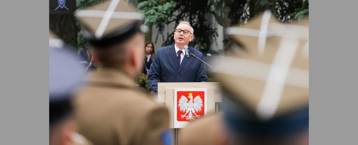 Koniec Akademii Sztuki Wojennej. "Żonglowanie szpadą nie wystarczy"
