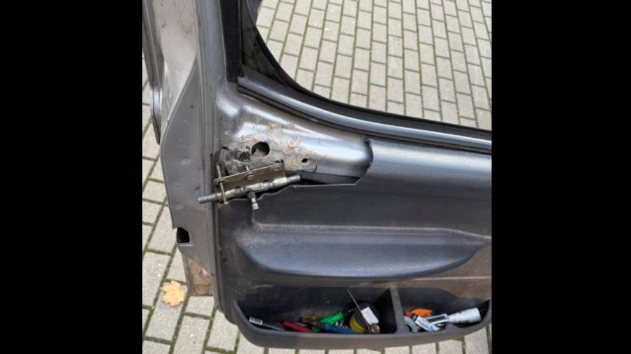 48-latek wprawił służby w osłupienie. „Wehikuł wyjęty z planu filmowego”, cud, że jeszcze jechał.