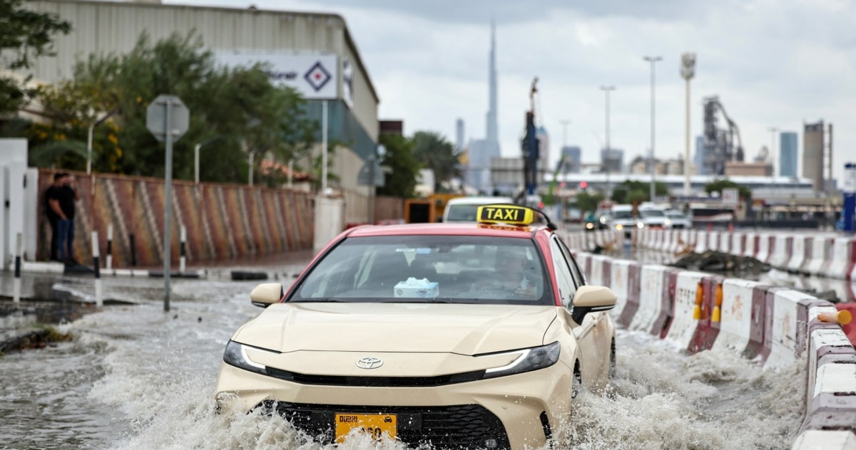 Woda zalała ulice słynnego miasta. Kierowcy w Dubaju i tak zapłacą za parkowanie