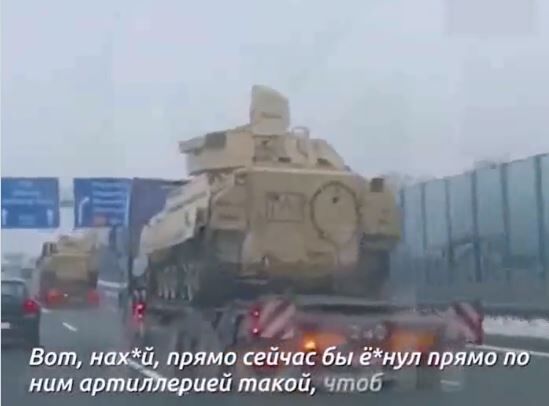 Rosjanin wpadł w szał, kiedy zobaczył kolumnę amerykańskich pojazdów Bradley