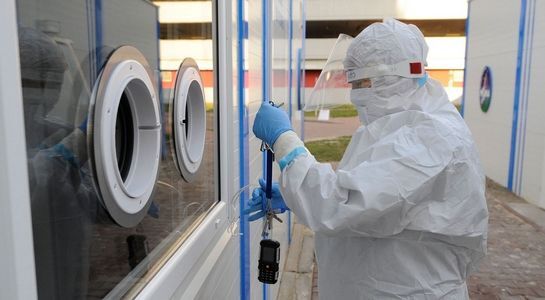 Nowych przypadków koronawirusa tyle, co przed tygodniem