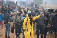 Litewska straż graniczna: Grupa migrantów przesuwa się w stronę Polski